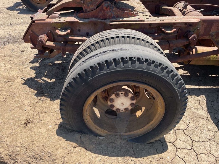 white-3000-truck-image-32