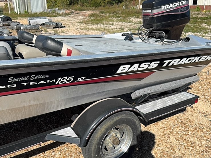 185-xt-pro-team-bass-tracker-with-75-horse-mercury-image-2