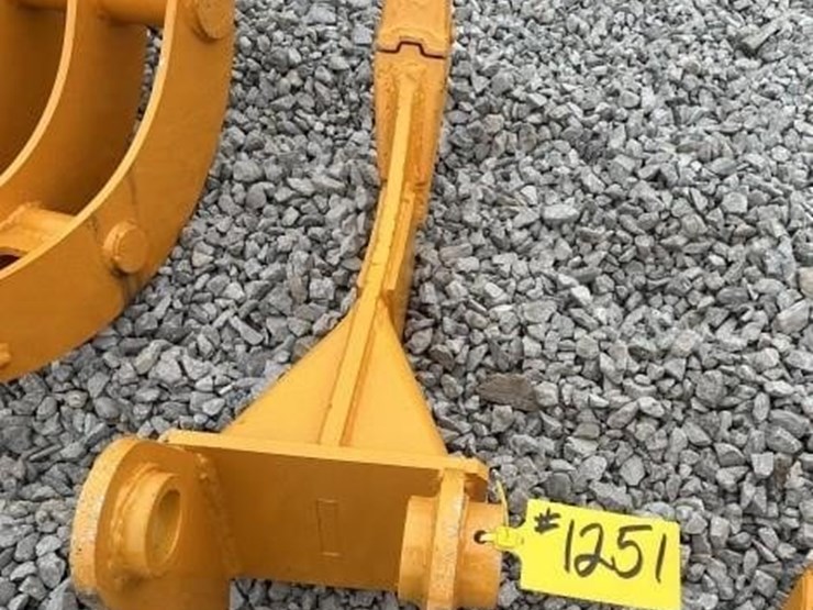 2025-caterpillar-305-image-2