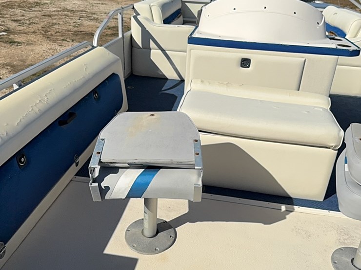 2001-22-foot-crest-pontoon-boat-with-90-horse-mercury-image-9