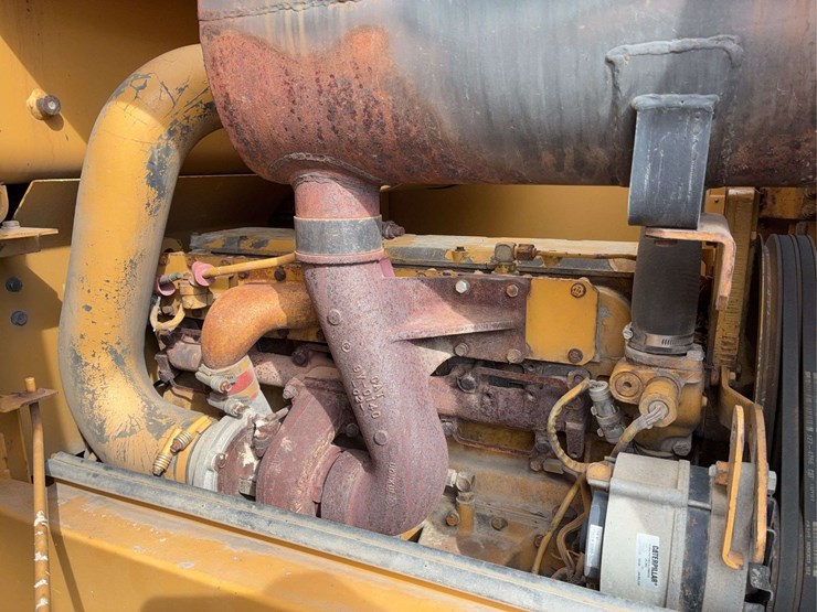 caterpillar-938f-image-17