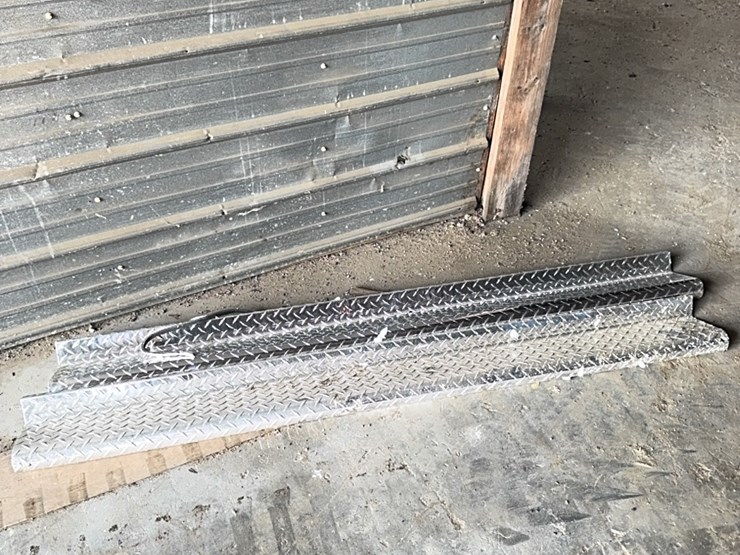 diamond-plate-running-boards-￼6-ft-image-1