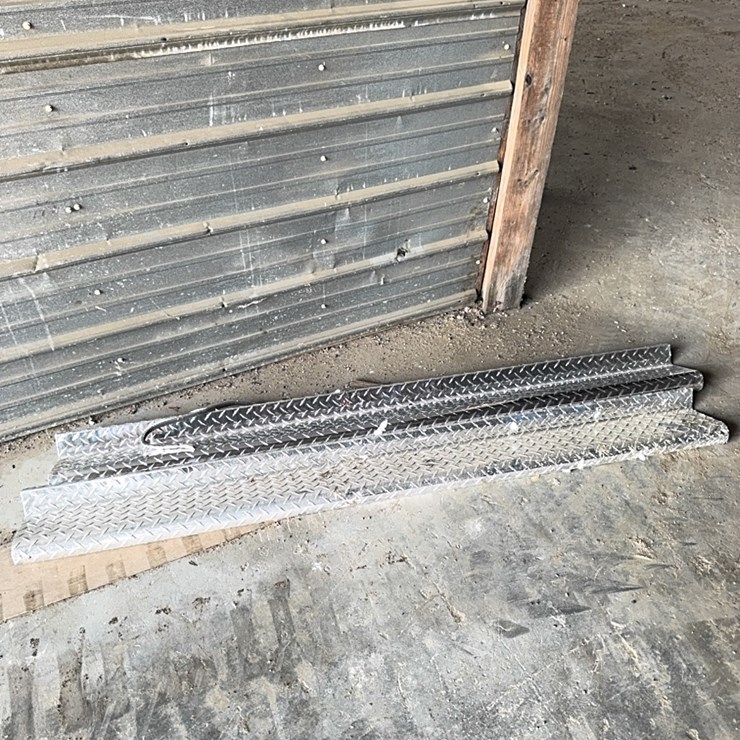 Diamond plate running boards ￼6 FT