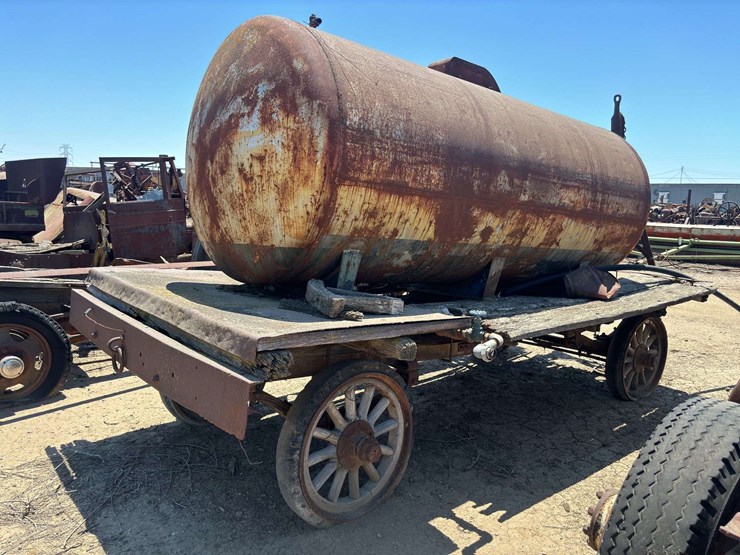 propane-tank-on-wagon-image-5