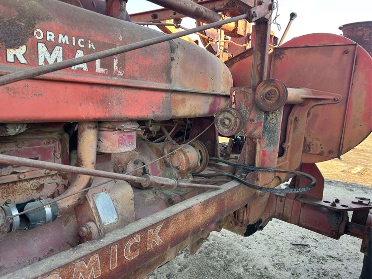 farmall-m-cotton-picker-image-17