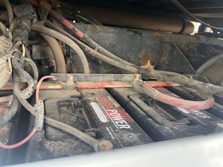 1998-volvo-semi-image-23