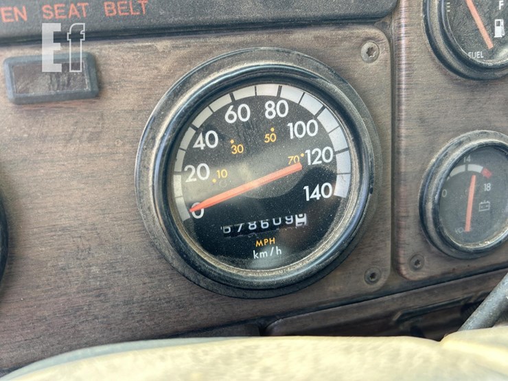 1995-freightliner-fld112-image-39