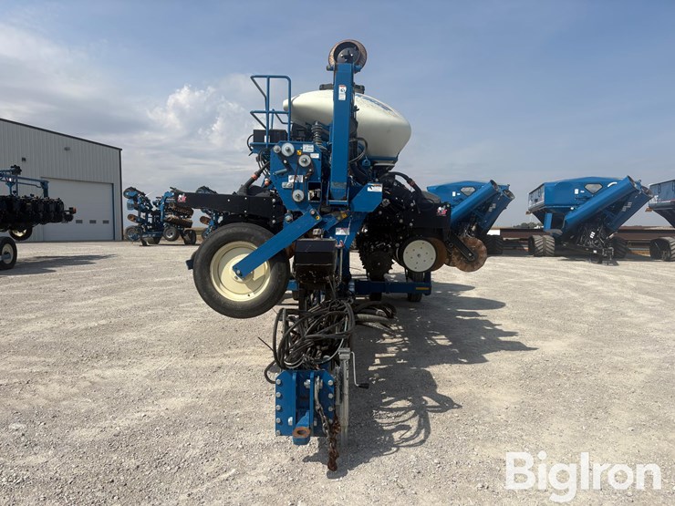 2013-kinze-3600-image-2