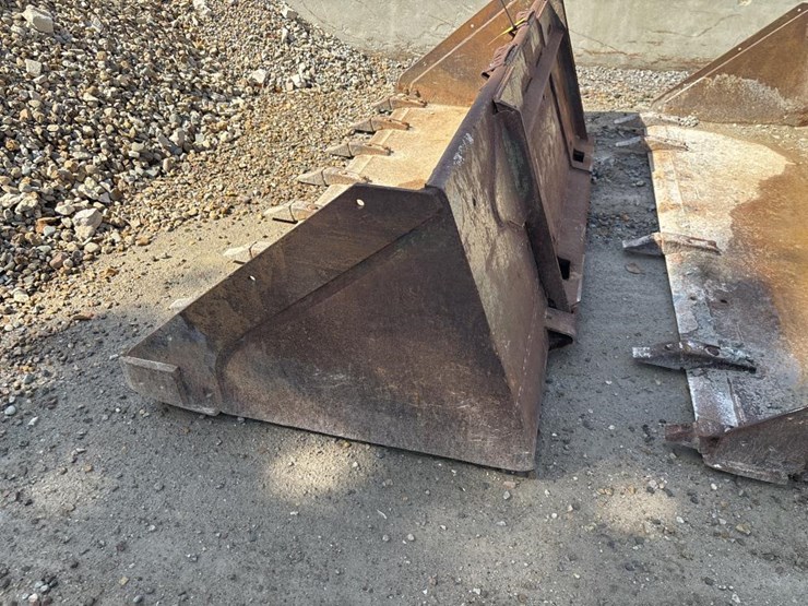 #5049-•-approx-84"-tooth-bucket-image-3