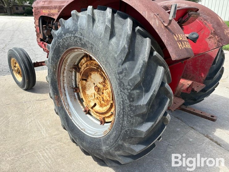 1956-massey-harris-444-image-19