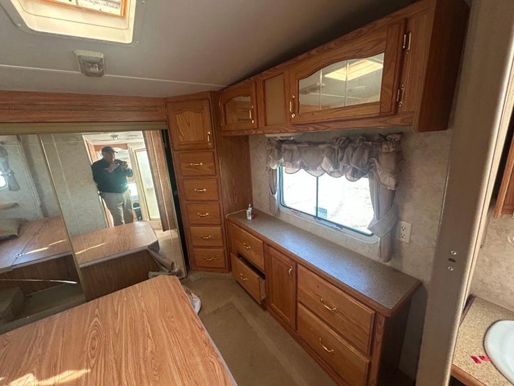 2006-forest-river-cedar-creek-30rkts-camper-image-18