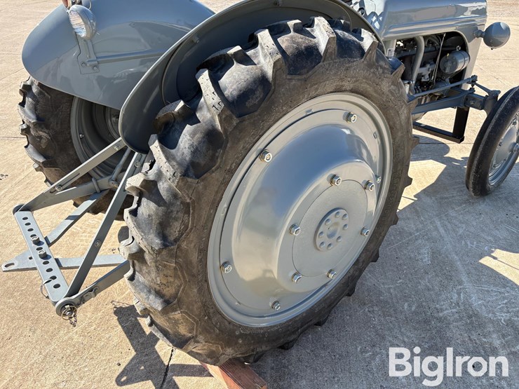 1940-ford-9n-image-19