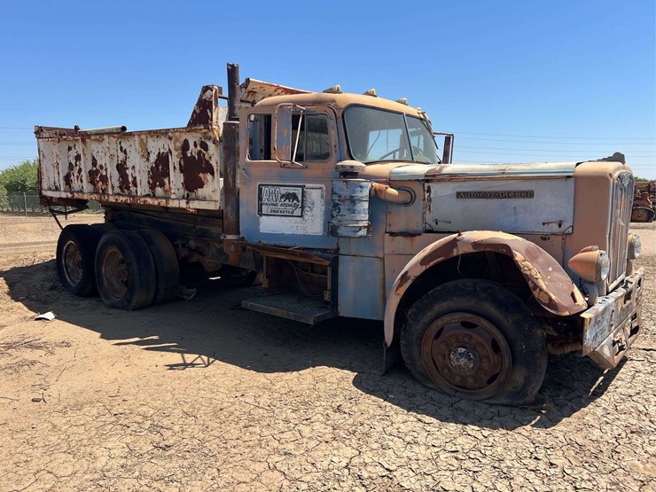 autocar-diesel-dump-truck-image-6