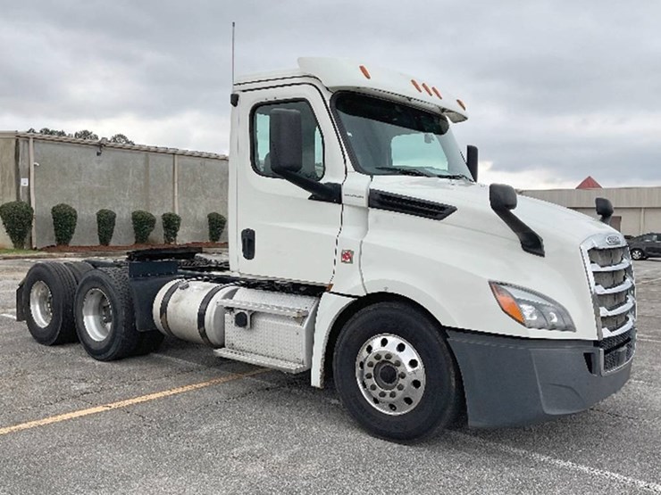 2018-freightliner-cascadia-126-image-1