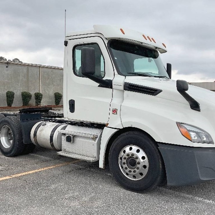 2018 FREIGHTLINER CASCADIA 126