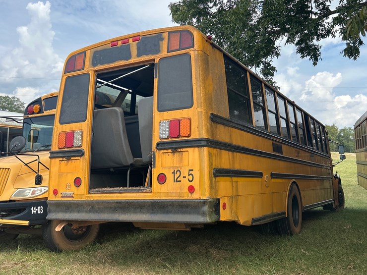 2012-freightliner-b2-image-2