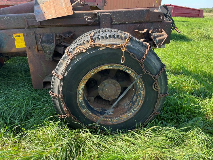 1984-ford-8000-image-17