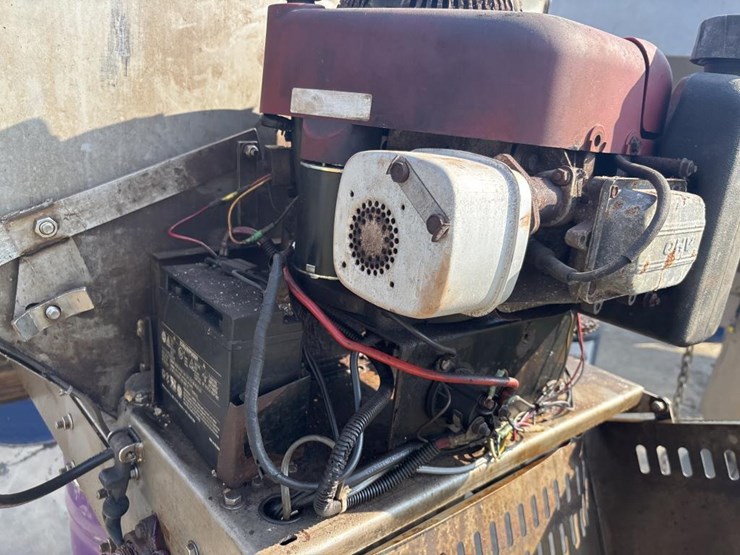 #5021-•-buyers-salt-dogg-sch120-salter/sander-image-10