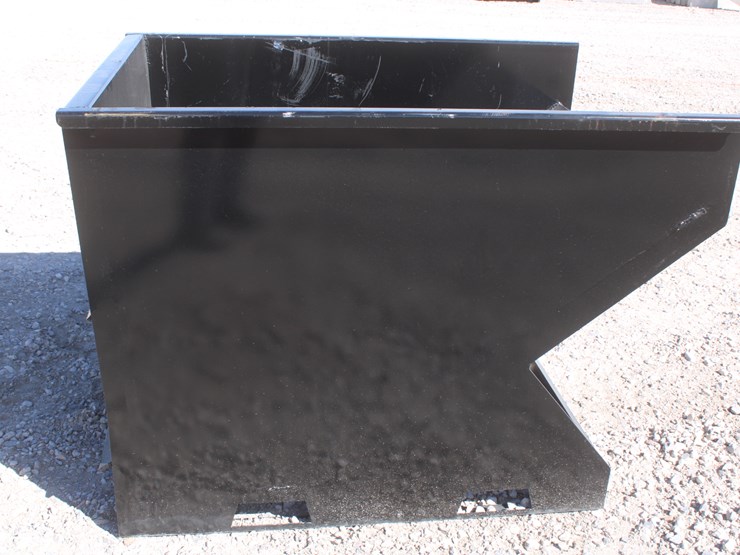 #4080-•-2-yard-skid-steer-hopper-with-fork-pockets-image-3