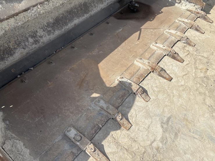 #5065-•-approx-84"-bobcat-combination-bucket-image-5