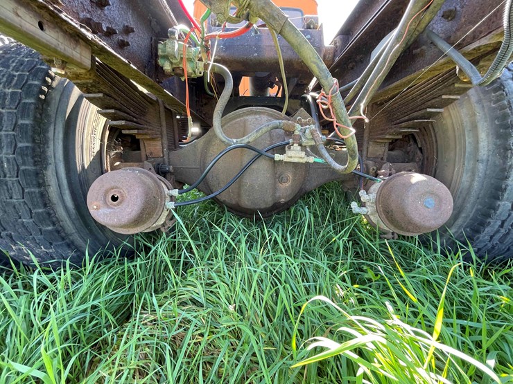 1984-ford-8000-image-21