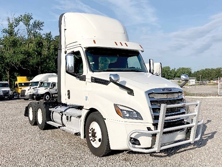 2020-freightliner-cascadia-126-image-1