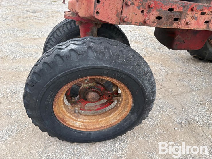 1945-ih-farmall-m-2wd-tractor-image-16