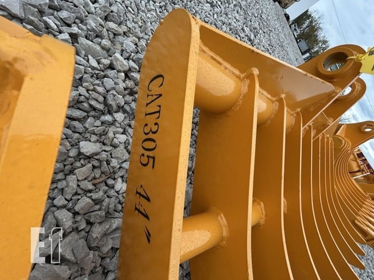 2025-caterpillar-305-image-3