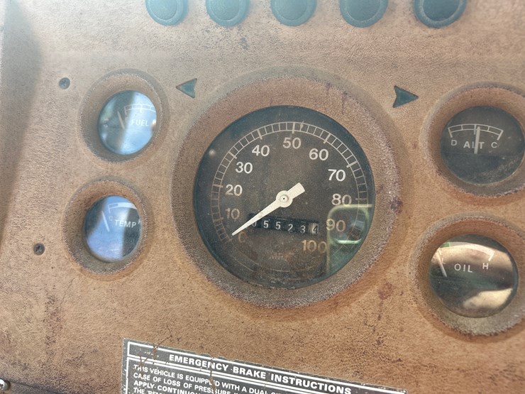 1977-ford-8000-image-12