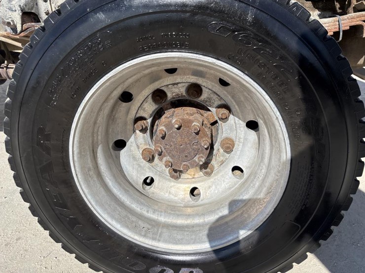 #5081-•-2005-gmc-c4500-4x4-single-axle-dump-truck-image-57