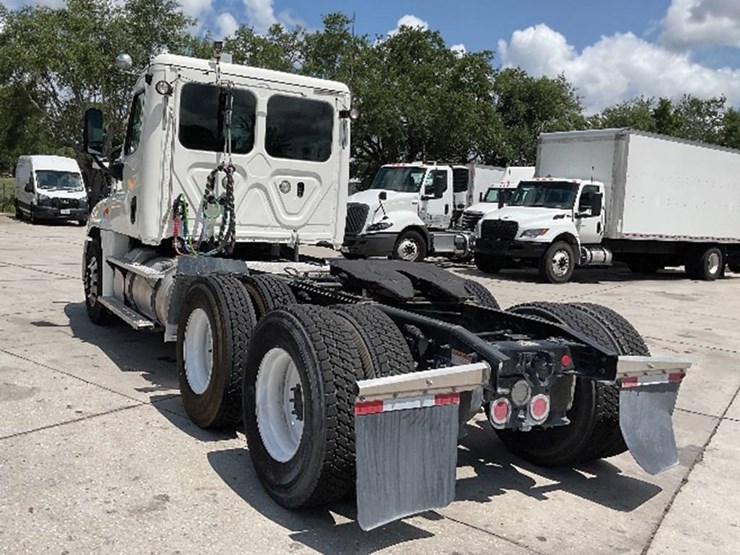 2019-freightliner-cascadia-125-image-2