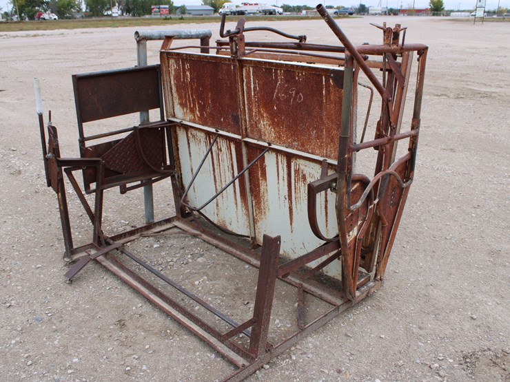 #4092-•-#4092--calf-table,-adj-alley-image-8