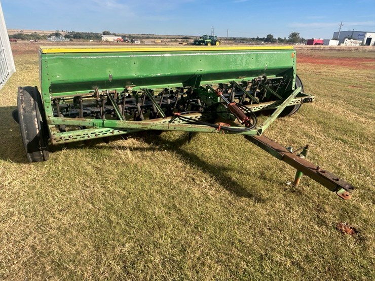 john-deere-8300-image-1