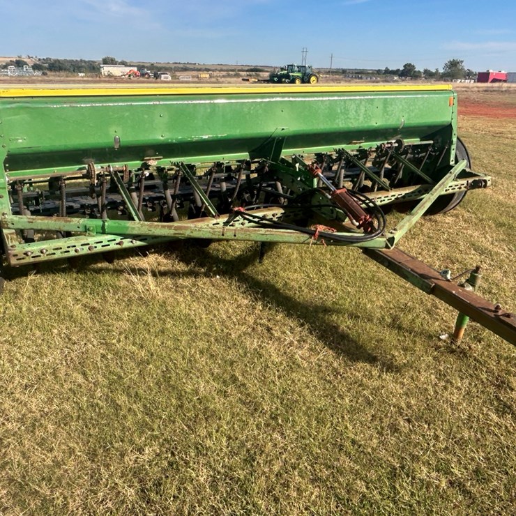 JOHN DEERE 8300