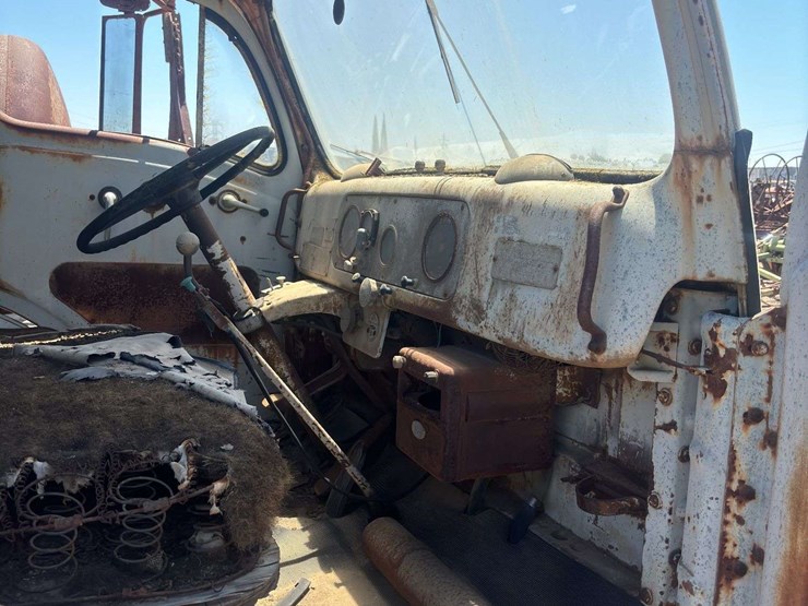 white-3000-truck-image-31