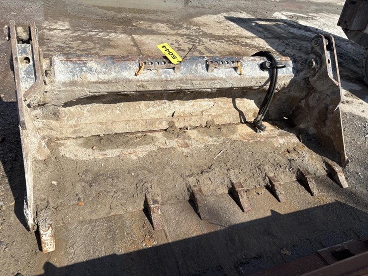 #5044-•-bobcat-3-in-1-approx-74"-bucket-image-1