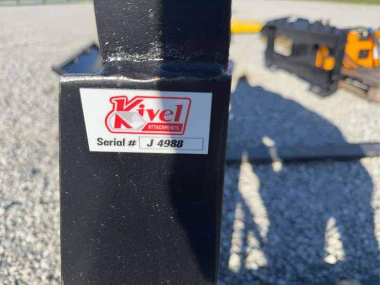 kivel-48”-4200lbs-pallet-forks-image-3