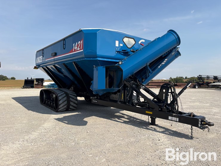 2024-kinze-1421-grain-cart-image-3