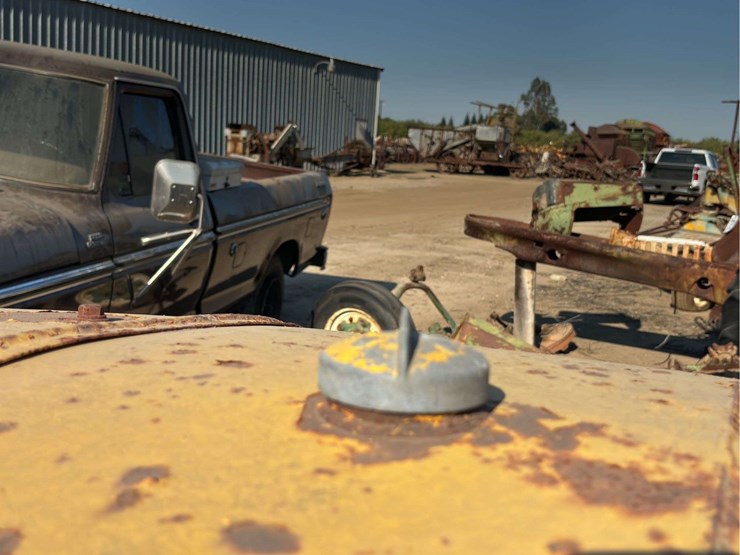 caterpillar-twenty-two-image-30