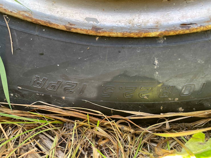 1984-ford-8000-image-12