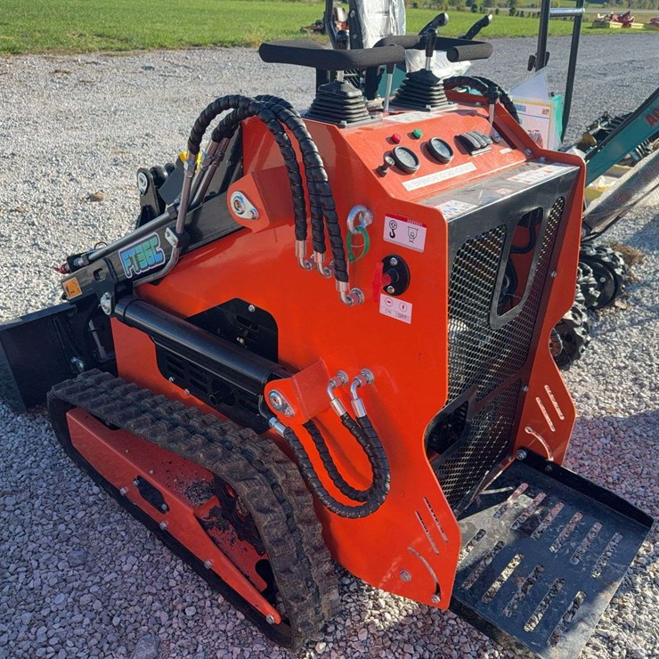 Future FT36C Skid Steer Loader - Electric Start, Open Station, 40" Bucket