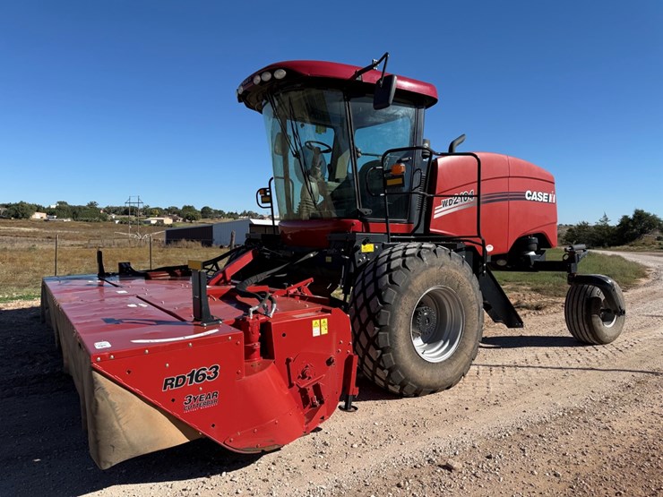 2020-case-ih-wd2104-image-1