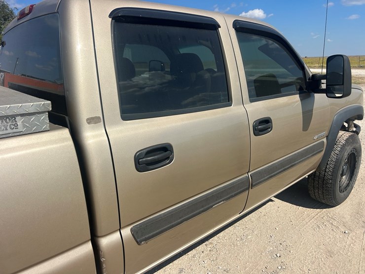 2004-chevrolet-2500-image-10