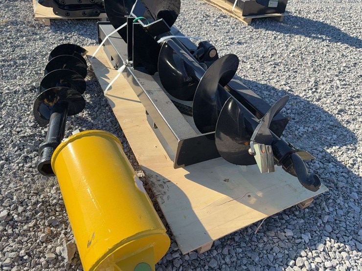 future-skid-steer-auger-w/-8---12-&-16-in-bits-image-3
