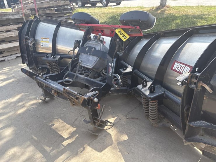 #5039-•-western-mvp3-truck-v-plow-image-1