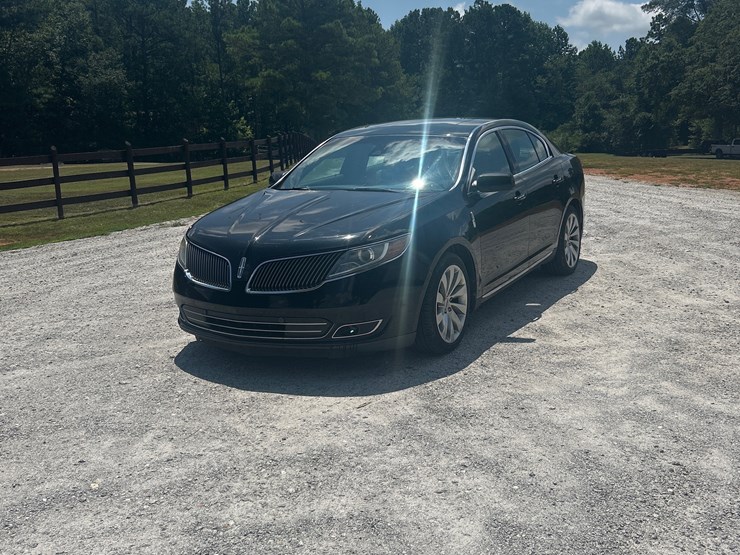 #400-•-2016-lincoln-mks-passenger-car-image-1