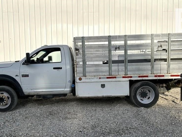 2010-dodge-ram-5500-image-1