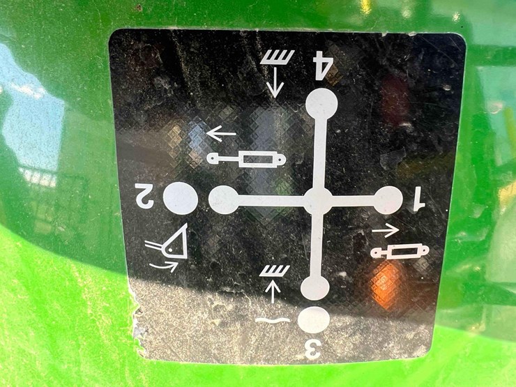 john-deere-2305-image-12