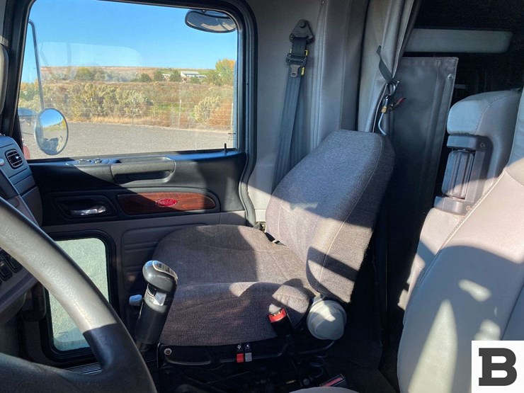2013-peterbilt-367-image-60