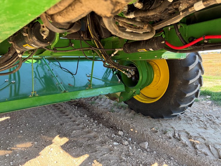 2019-john-deere-w235-image-31